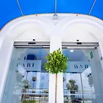 Готель Bari *
